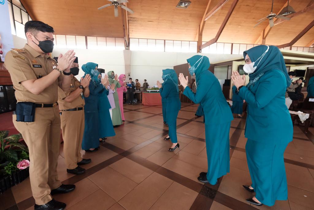 Lantik Pengurus PKK Gowa, Adnan Minta Program Kerja Terintegrasi dengan Kebijakan Pemkab